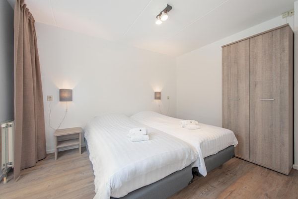 Slaapkamer - Vakantiehuis in Zeeland bij de Kust in Renesse (4)