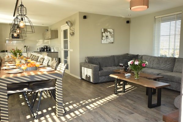 Woonkamer - Villa in School met tuin in Schoorldam (2)
