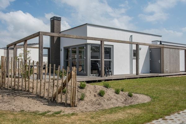 Buitenkant - Duinvilla in Ouddorp bij het Strand in Ouddorp (1)