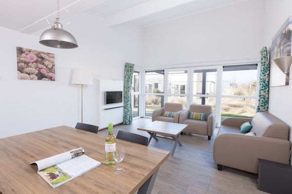 Woonkamer - Duinvilla in Ouddorp bij het Strand in Ouddorp (2)
