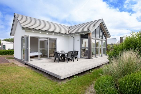 Buitenkant - Villa in Zeeland bij de duinen in Ouddorp (1)