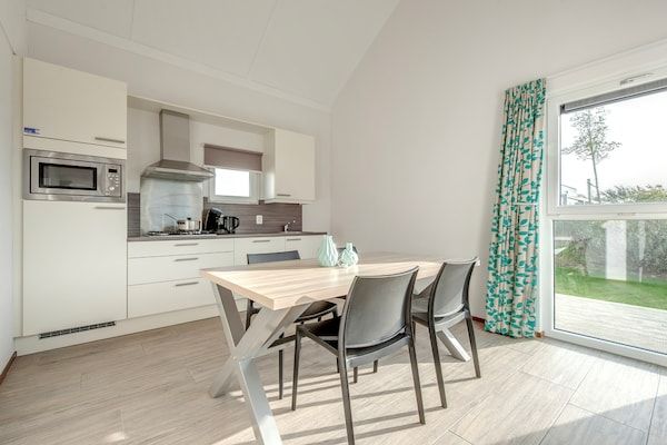 Keuken - Gezellige Duinvilla aan Zee in Ouddorp (3)