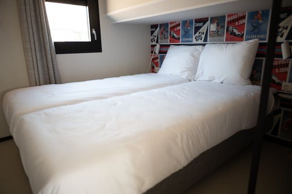 Slaapkamer - Sea Lodge Zandvoort bij Noordzeestrand in Zandvoort (3)