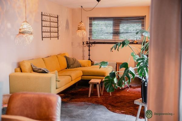 Woonkamer - Gezellig huisje in Leenderbos met bubbelbad in Leende (2)