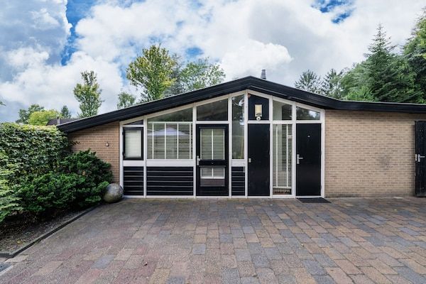 Buitenkant - Hondvriendelijk verblijf met spa in Voorthuizen (3)