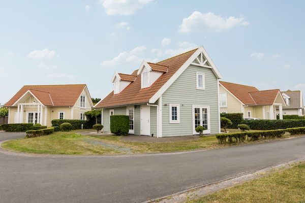 Buitenkant - Villa in 's-Gravensande bij het Strand in 's-Gravenzande (5)