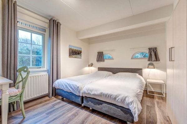 Slaapkamer - Villa in Domburg bij Noordzeestrand in Domburg (5)