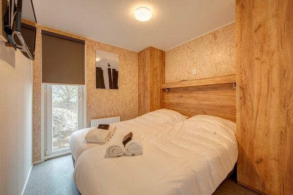 Slaapkamer - Gezellig chalet dichtbij het strand in Den Haag (5)