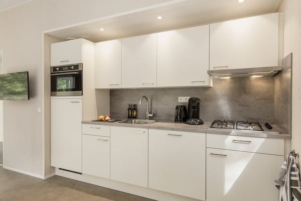 Keuken - Gezellig chalet dichtbij het strand in Den Haag (4)