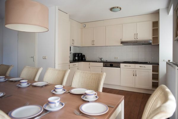 Keuken - Villa in Bruinisse met sauna en tuin in Bruinisse (5)