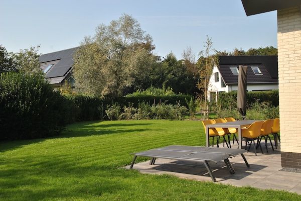 Tuin - Bungalow op Texel bij Nationaal Park in De Koog Texel North Holland (1)
