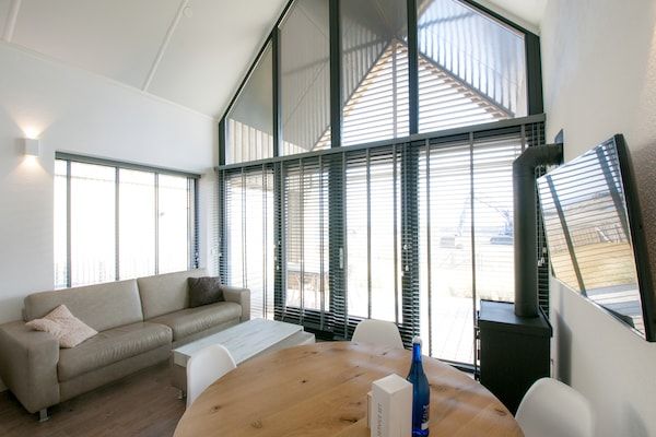 Woonkamer - Villa Oesterdam | 2+2 personen in Tholen (2)