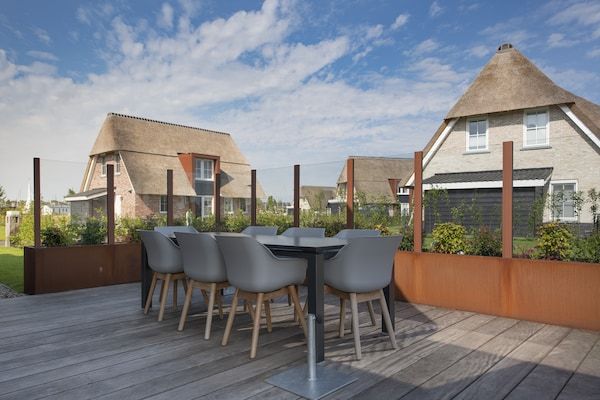 Terras - Friesland Villa met Sauna in Delfstrahuizen (5)