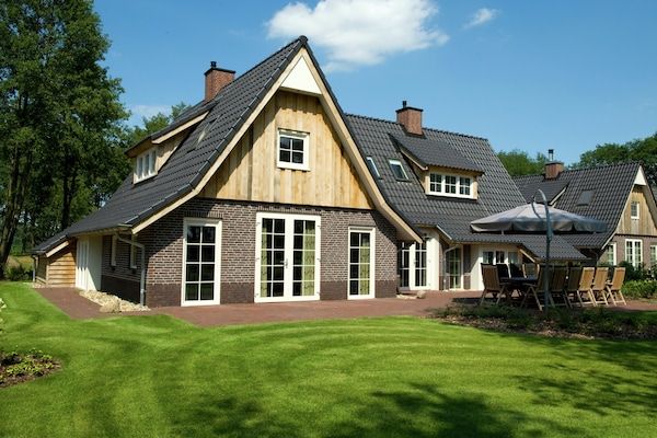 Buitenkant - Gezellig groepsverblijf met open haard in Hellendoorn (1)