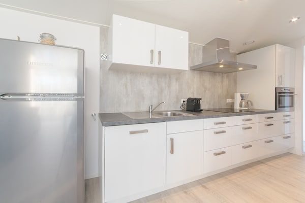 Keuken - Modern Chalet bij bos in Zeeland in Wemeldinge (4)