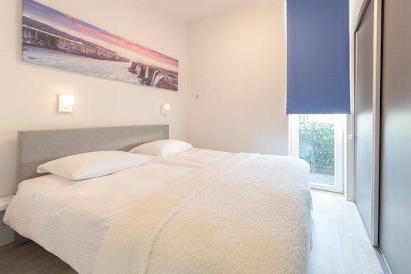 Slaapkamer - Modern Chalet bij bos in Zeeland in Wemeldinge (3)