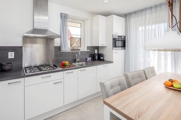 Keuken - Villa in Nieuwvliet-Bad bij het Strand in Nieuwvliet-Bad (4)