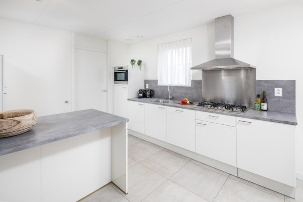 Keuken - Villa in Nieuwvliet bij het Strand in Nieuwvliet-Bad (3)