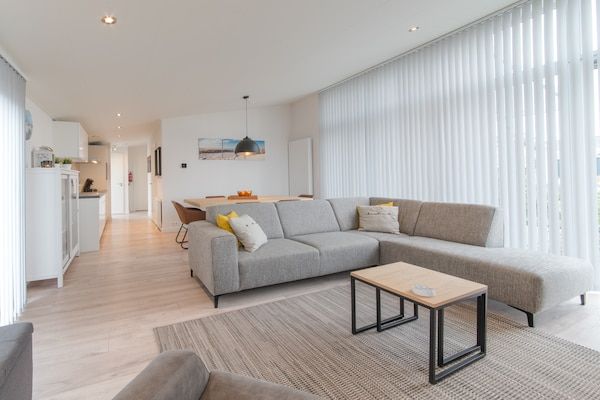 Woonkamer - Modern appartement in Zeeland met uitzicht in Wemeldinge (2)