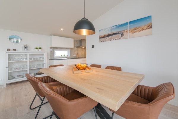 Woonkamer - Modern appartement in Zeeland met uitzicht in Wemeldinge (4)