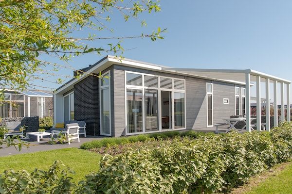 Buitenkant - Modern appartement in Zeeland met uitzicht in Wemeldinge (1)