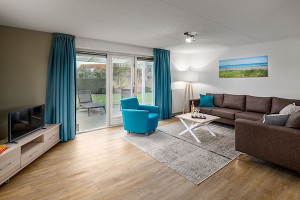 Woonkamer - Vakantiehuis in Zeebad bij het Strand in Breskens (2)