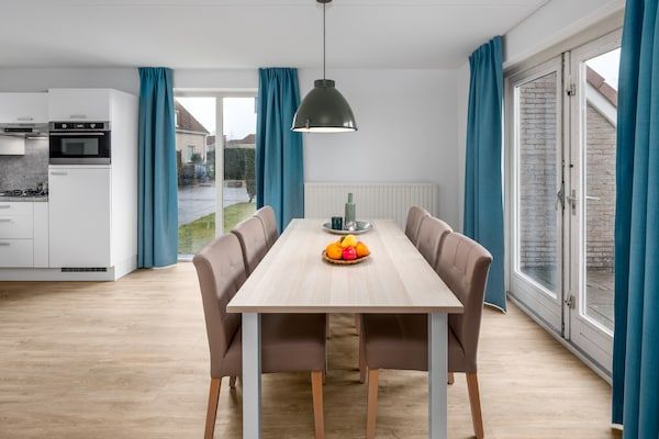 Eetkamer - Vakantiehuis in Zeebad bij het Strand in Breskens (3)