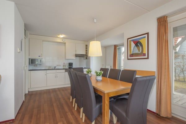 Keuken - Villa in Aquadelta met Tuinterras in Bruinisse (5)