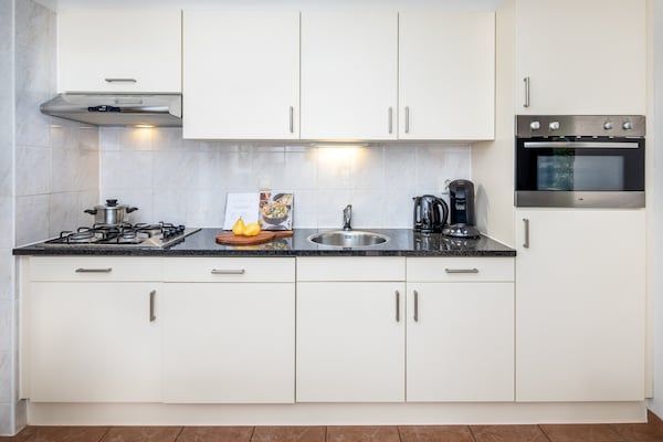 Keuken - Charmant gerenoveerd huis met open haard in Hoogersmilde (5)