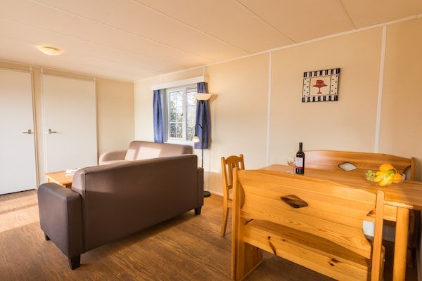 Woonkamer - Natuurverblijf in Hunzedal in Borger (2)