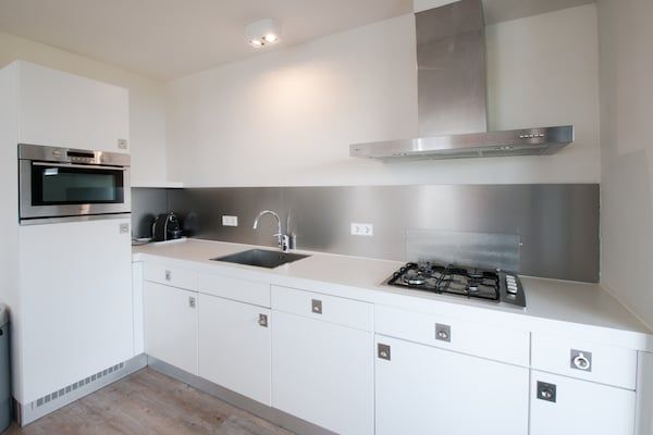 Keuken - Villa Oosterdam | Geschikt voor 8 personen in Tholen (4)