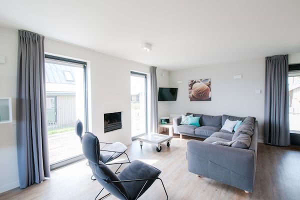 Woonkamer - Villa Oosterdam | Geschikt voor 8 personen in Tholen (2)