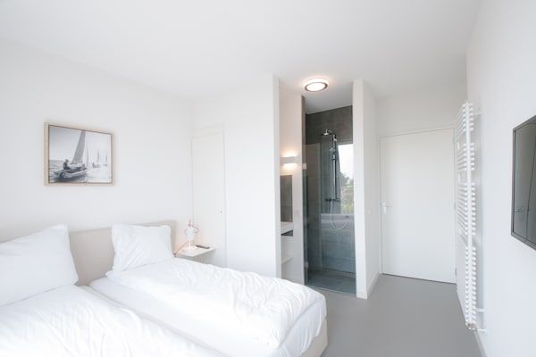 Slaapkamer - Villa OesterdamComfort | 8 personen in Tholen (3)