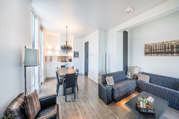 Woonkamer - Villa OesterdamComfort | 8 personen in Tholen (2)