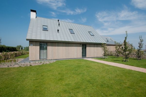 Buitenkant - Villa Oosterdam | Geschikt voor 10 personen in Tholen (1)