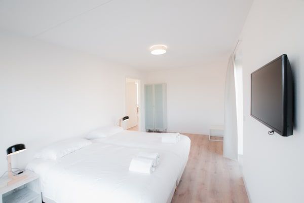 Slaapkamer - Villa Oesterdam Wellness | 10 personen in Tholen (3)