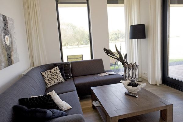 Woonkamer - Villa OesterdamComfort | 4 personen in Tholen (2)