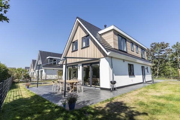 Buitenkant - Villa op Texel bij Bos & Fietspaden in De Koog Texel (1)