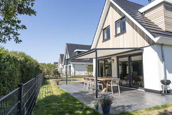 Buitenkant - Villa op Texel bij Bos & Fietspaden in De Koog Texel (4)