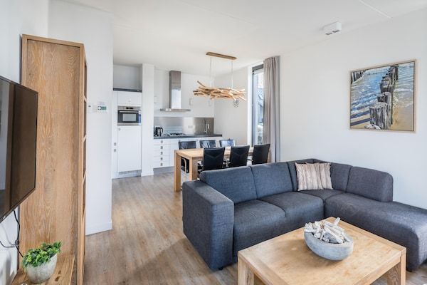 Woonkamer - Villa OesterdamComfort | 6 personen in Tholen (2)