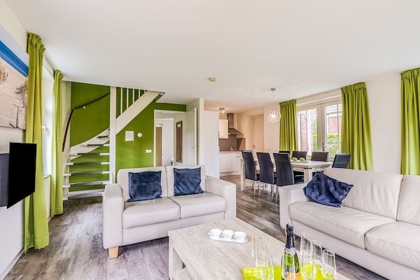 Woonkamer - Breskens Haven: Ontspannen, Ontdekken & Dineren in Breskens (2)