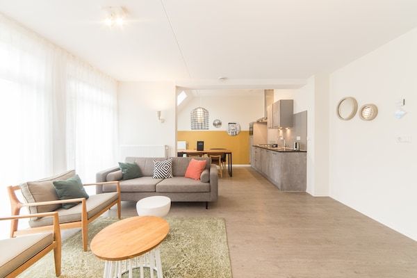 Woonkamer - Ruime split-levelwoning met barbecue in Maastricht (2)