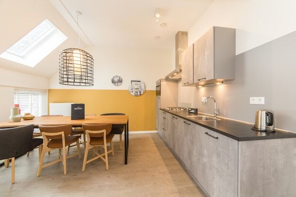 Keuken - Ruime split-levelwoning met barbecue in Maastricht (3)