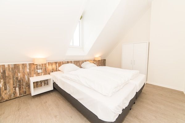 Slaapkamer - Ruime split-levelwoning met barbecue in Maastricht (1)