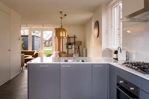 Keuken - Kinder Villa Maastricht met Sauna & Bubbelbad in Maastricht (3)