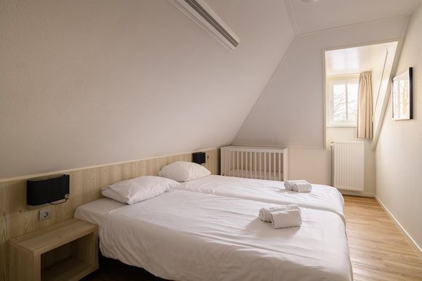 Slaapkamer - Kinder Villa in Maastricht met Speeltuin in Maastricht (1)