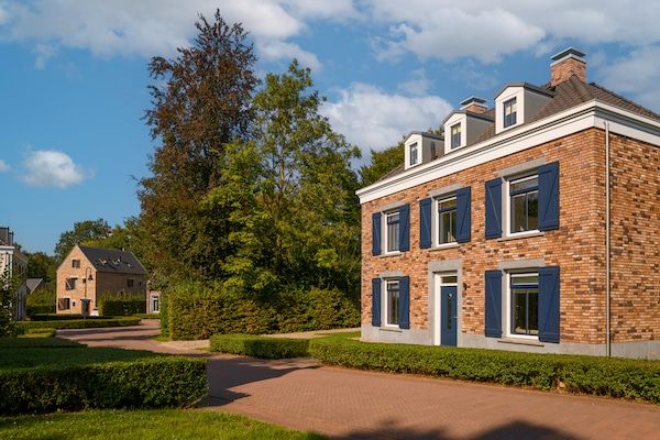 Buitenkant - Kinder Villa in Maastricht met Speeltuin in Maastricht (5)