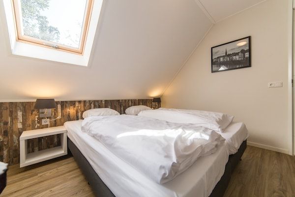 Slaapkamer - Villa in Maastricht met buitensauna in Maastricht (3)