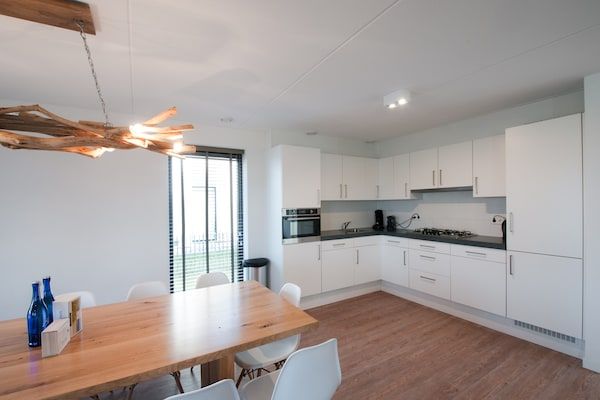 Keuken - Villa Oosterdam | Geschikt voor 12 personen in Tholen (4)