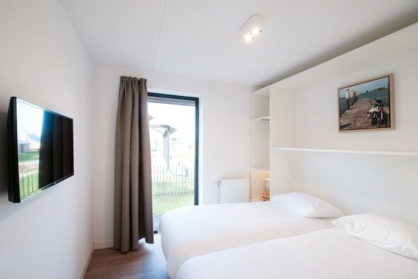 Slaapkamer - Villa Oosterdam | Geschikt voor 12 personen in Tholen (3)